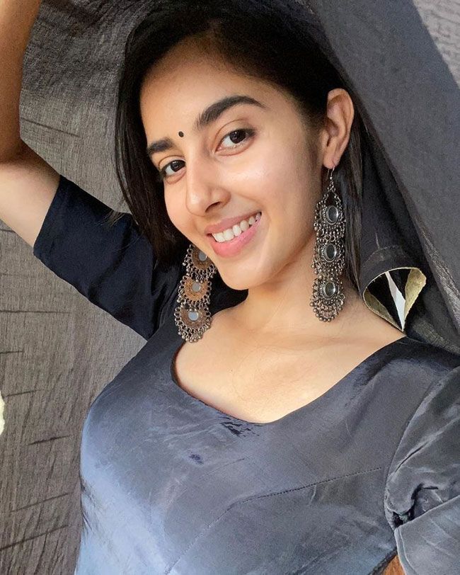 Simrat Kaur Instagram Images